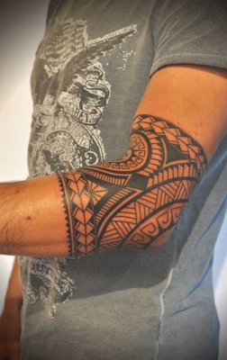 Tatouage maori, polynésien du coude et du milieu du bras